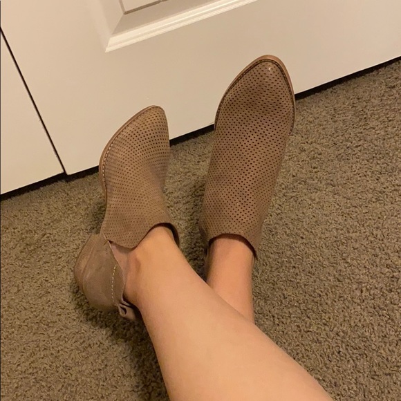 Dolce Vita Perforated Leather Ankle Booties Taupe - Picture 11 of 12